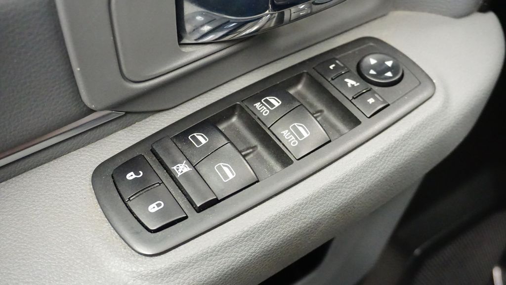 Thumbnail: 2019 RAM 1500 Classic - 29