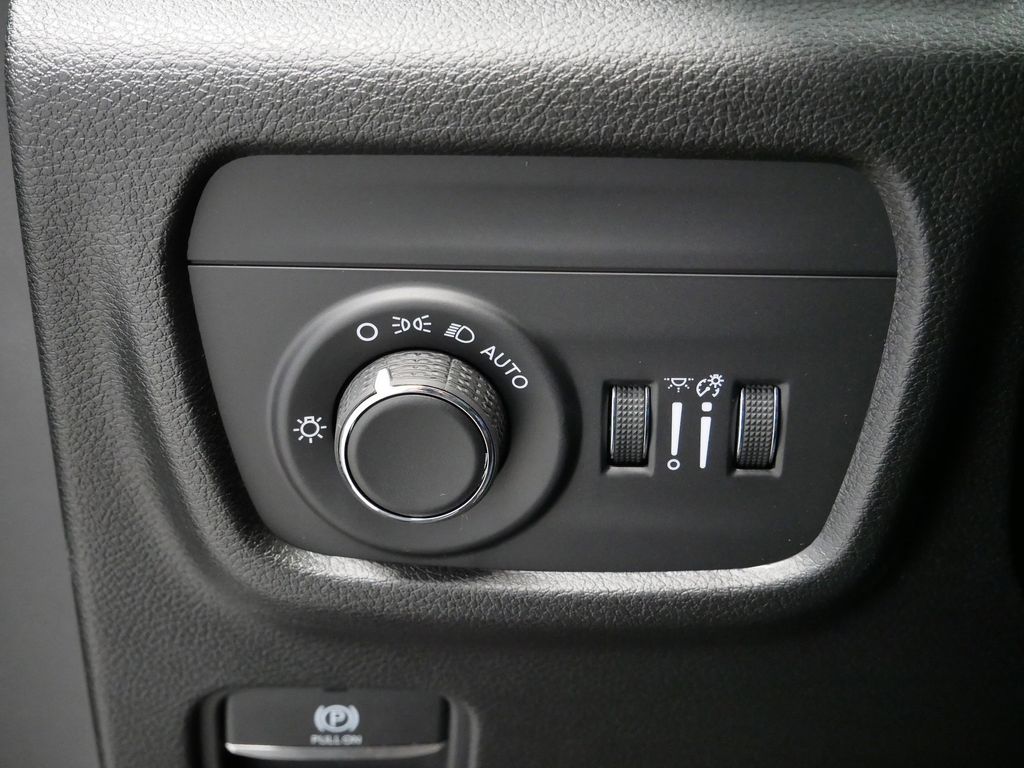 Thumbnail: 2025 Jeep Grand Cherokee - 24