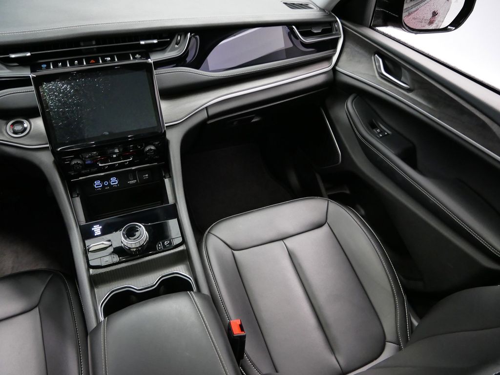 Thumbnail: 2024 Jeep Grand Cherokee - 22