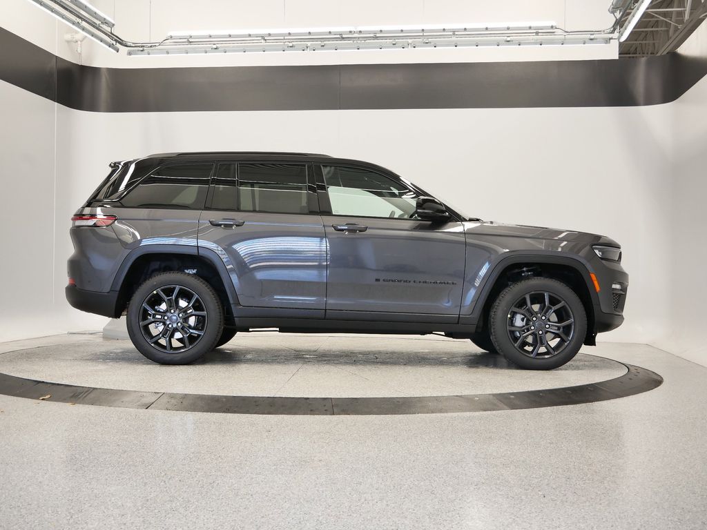 Thumbnail: 2025 Jeep Grand Cherokee - 45