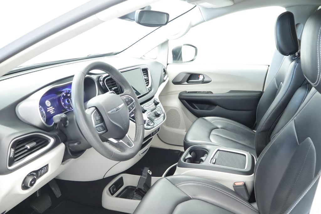 Thumbnail: 2023 Chrysler Pacifica - 27