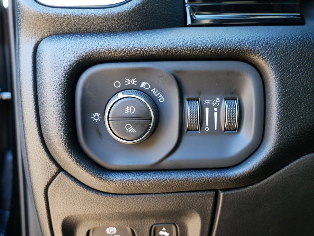 Thumbnail: 2026 RAM 1500 - 37