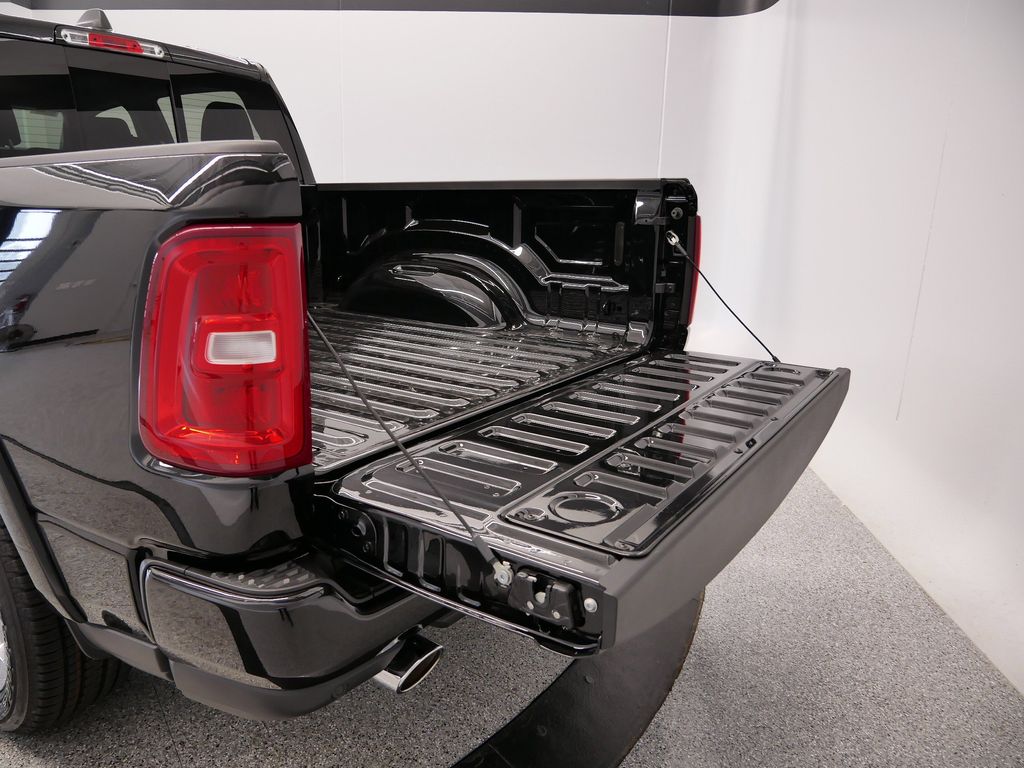 Thumbnail: 2026 RAM 1500 - 9