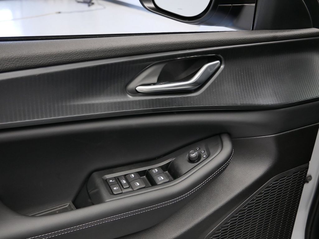 Thumbnail: 2025 Jeep Grand Cherokee - 8