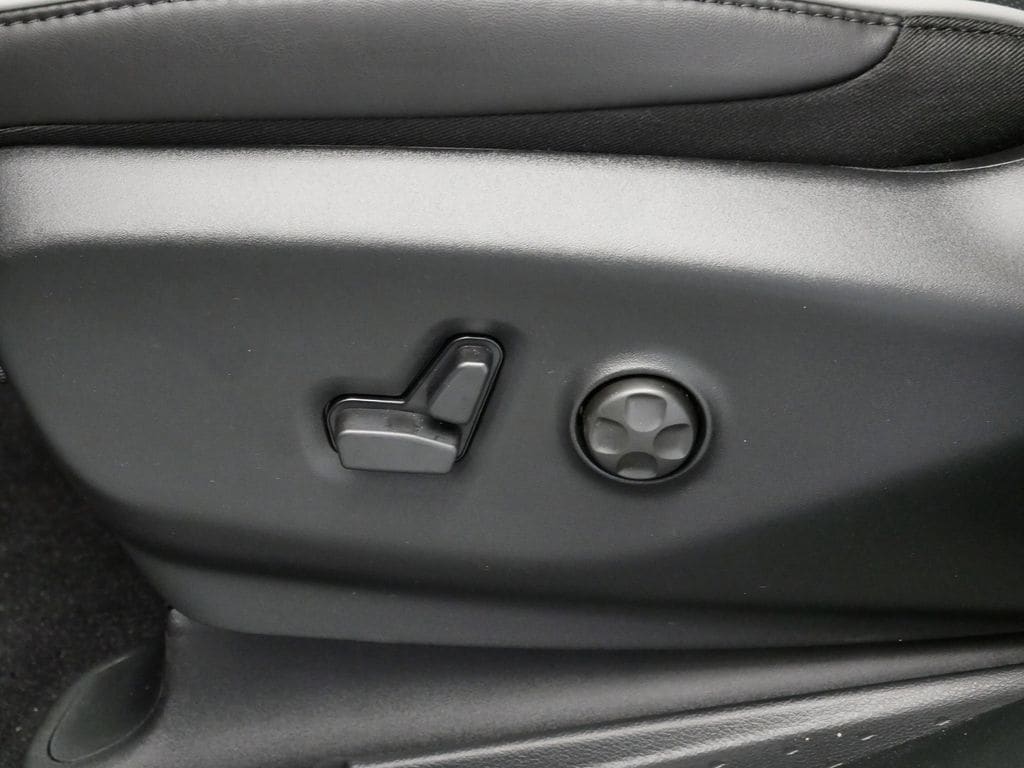 Thumbnail: 2026 Chrysler Pacifica - 7