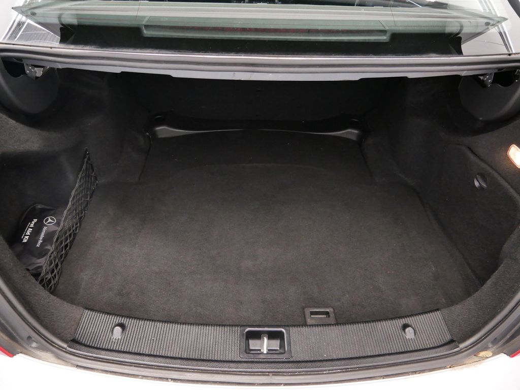 Thumbnail: 2011 Mercedes-Benz C-Class - 18