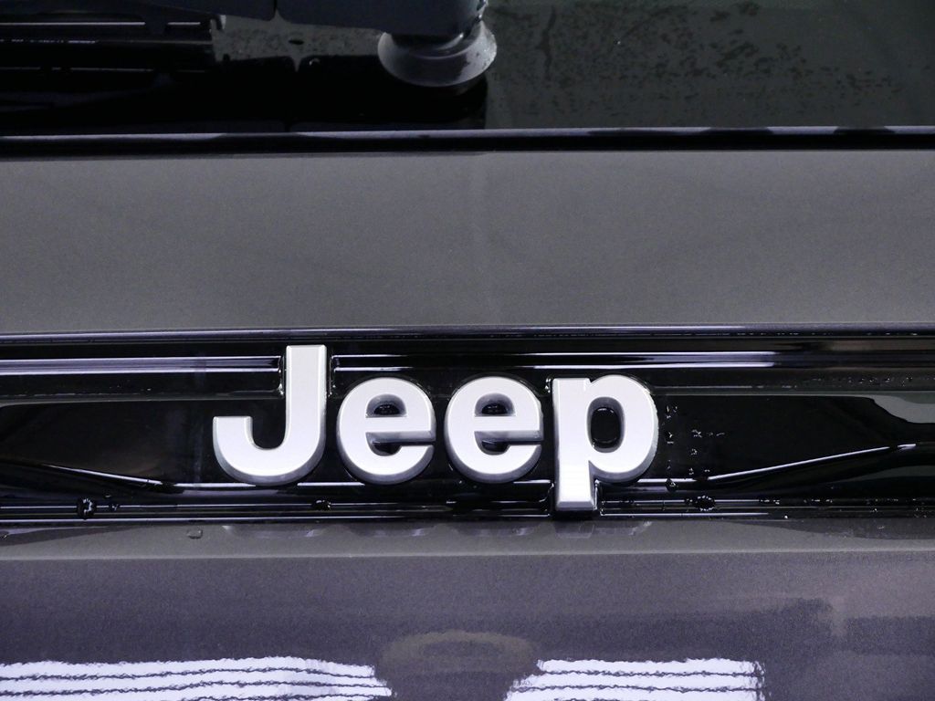 Thumbnail: 2025 Jeep Grand Cherokee - 12