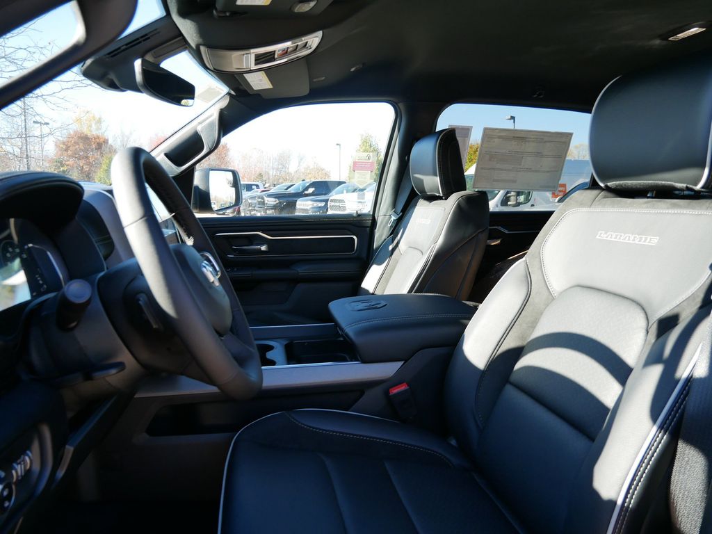 Thumbnail: 2026 RAM 1500 - 32