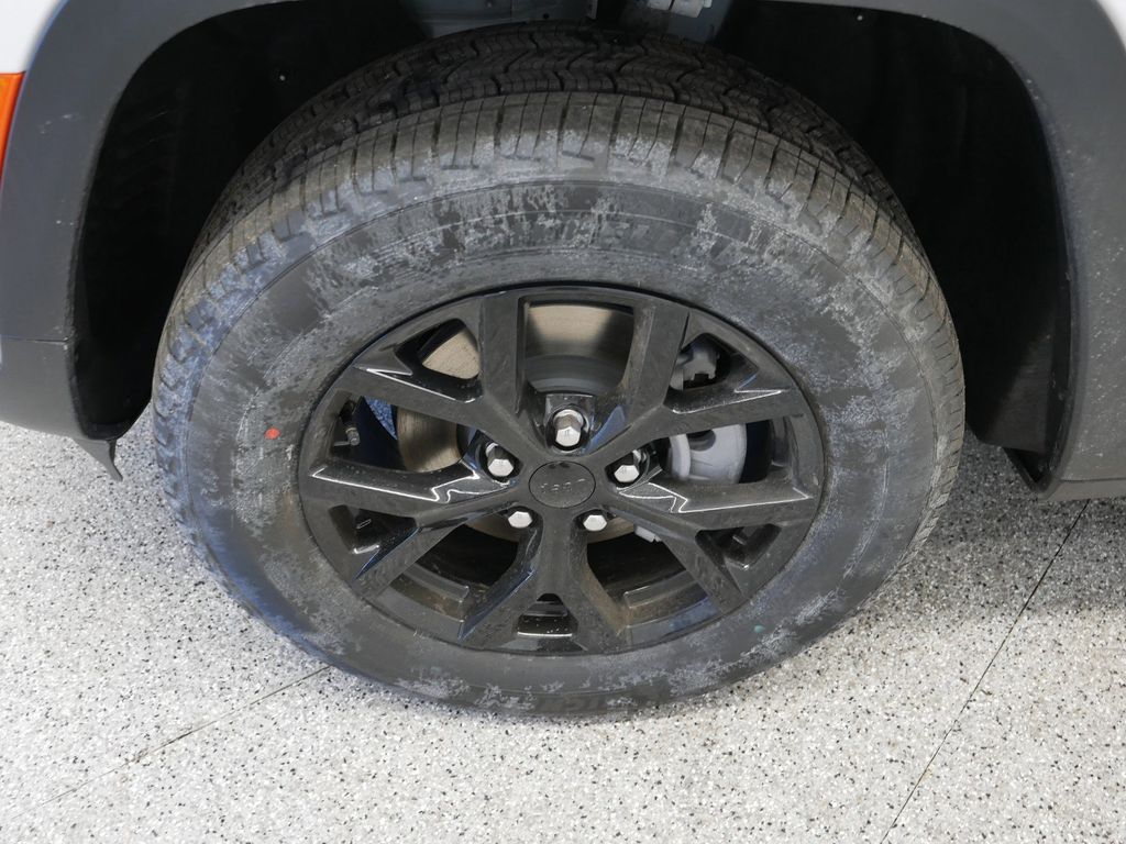 Thumbnail: 2025 Jeep Grand Cherokee - 19