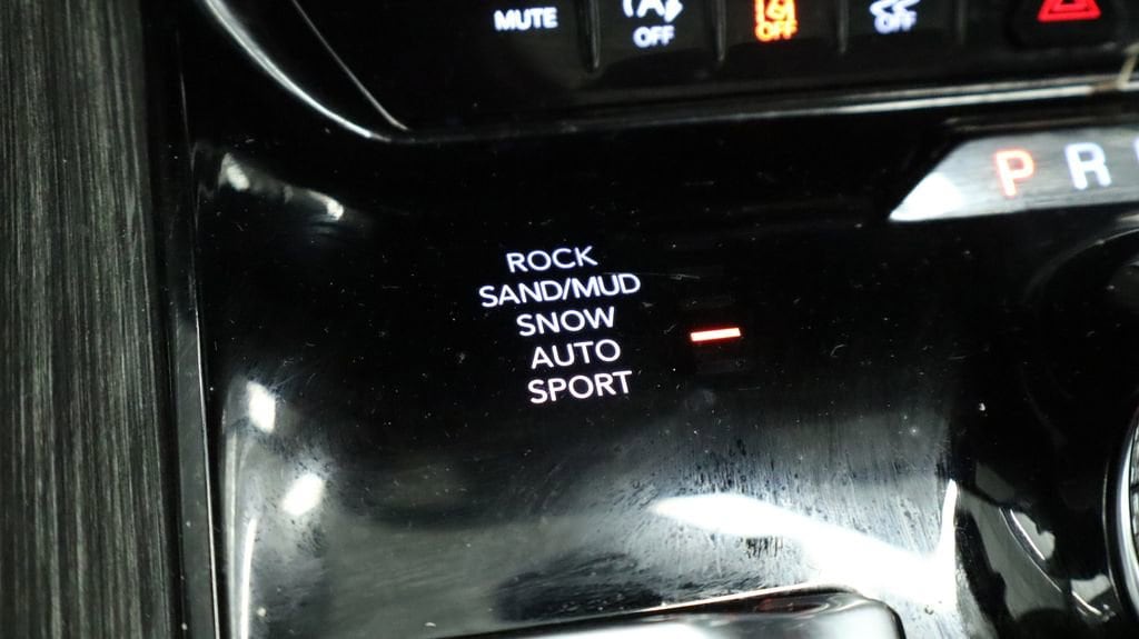 Thumbnail: 2022 Jeep Wagoneer - 43