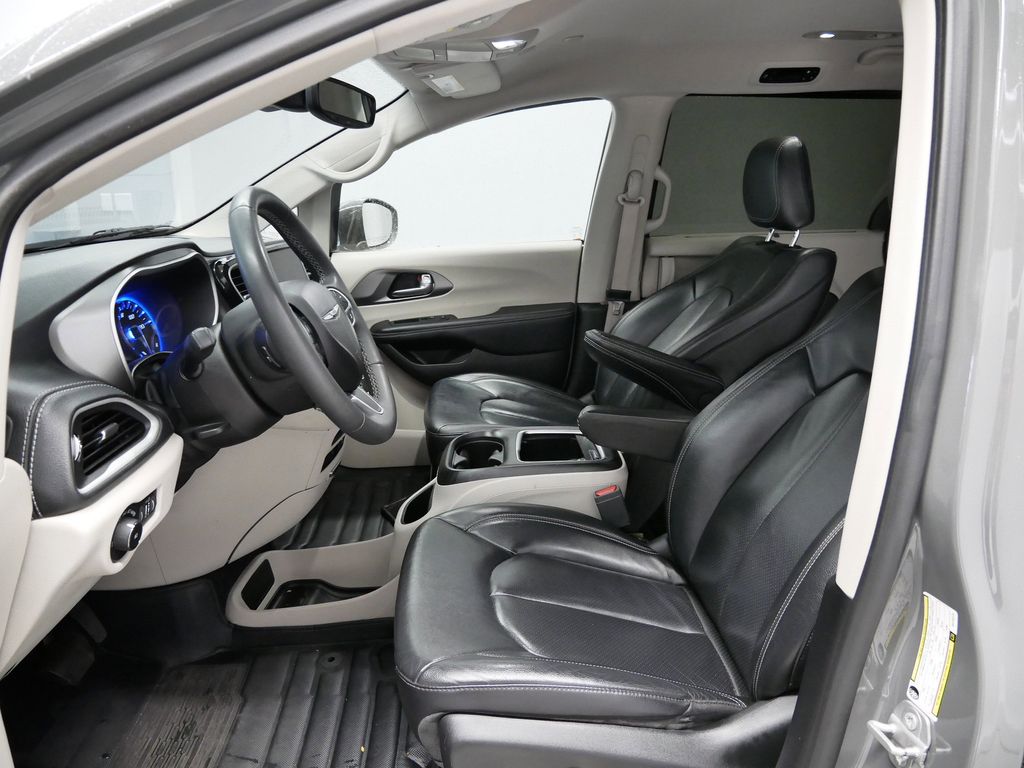 Thumbnail: 2022 Chrysler Pacifica - 22