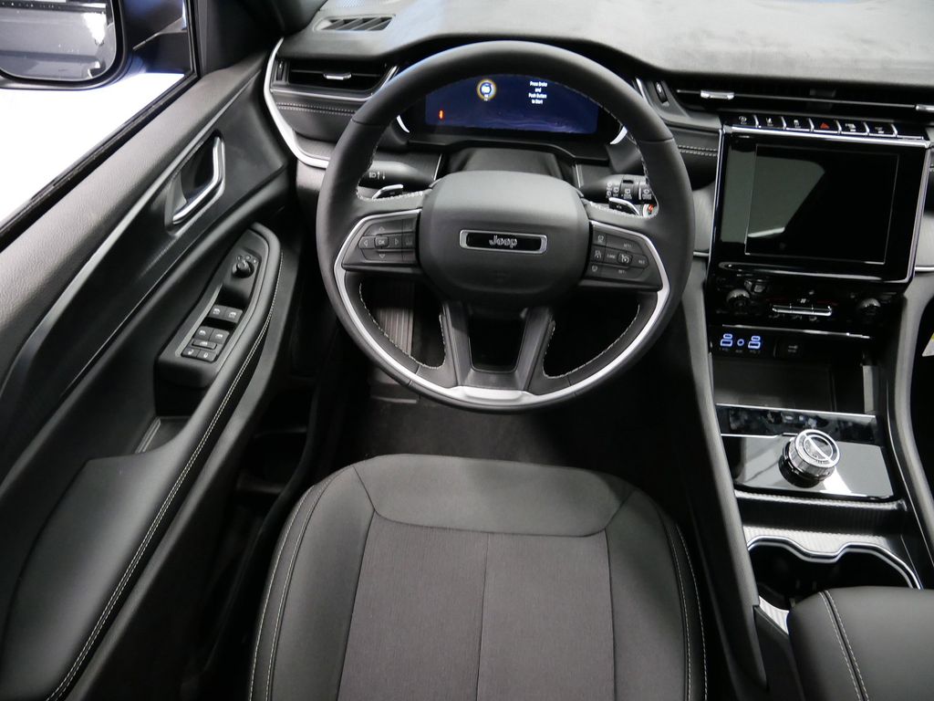 Thumbnail: 2025 Jeep Grand Cherokee - 17