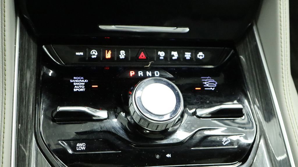 Thumbnail: 2022 Jeep Wagoneer - 42