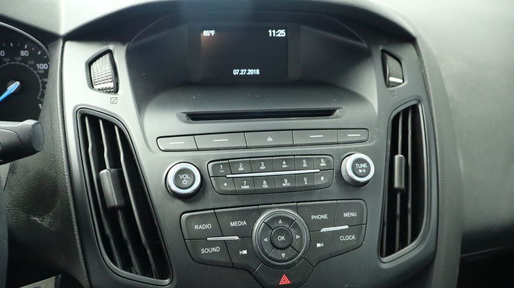 Thumbnail: 2015 Ford Focus - 29