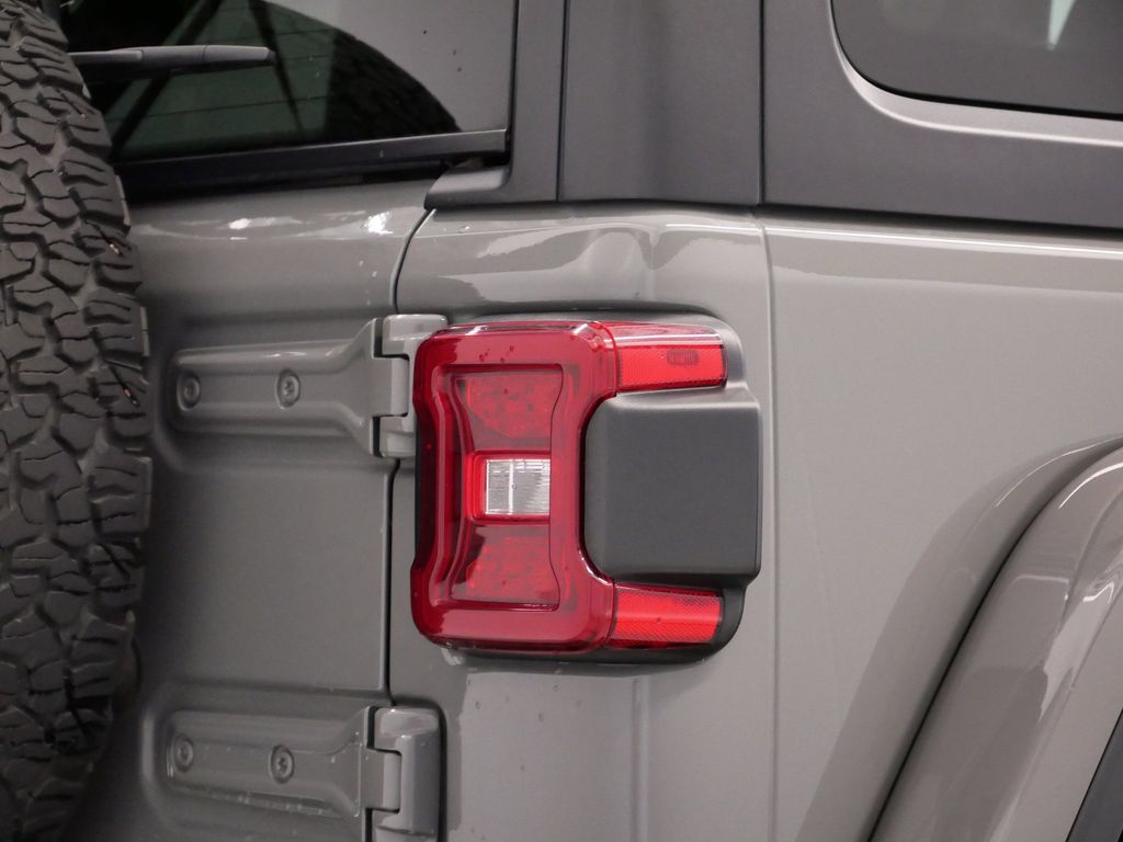 Thumbnail: 2022 Jeep Wrangler - 18