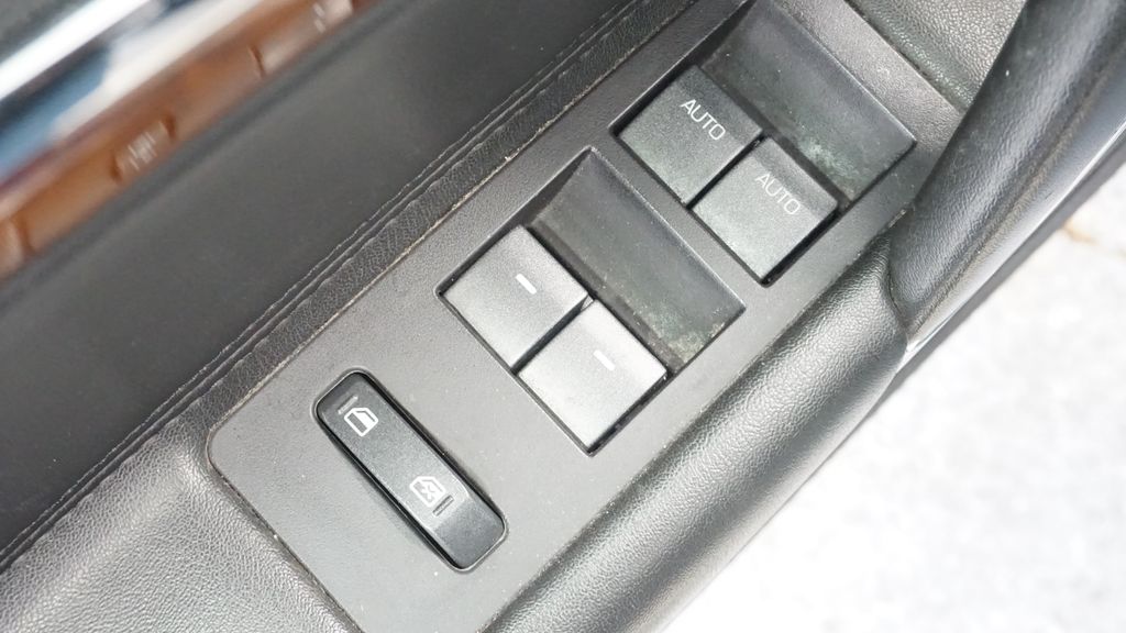 Thumbnail: 2012 Lincoln MKZ - 20