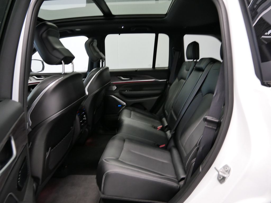 Thumbnail: 2022 Jeep Grand Cherokee - 27