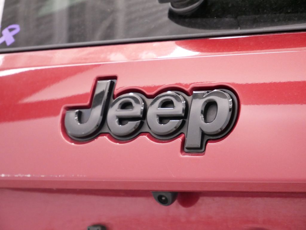 Thumbnail: 2014 Jeep Grand Cherokee - 21