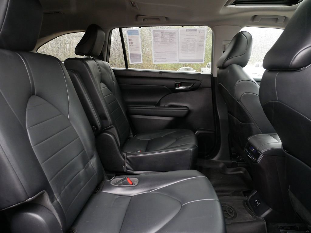 Thumbnail: 2021 Toyota Highlander - 27