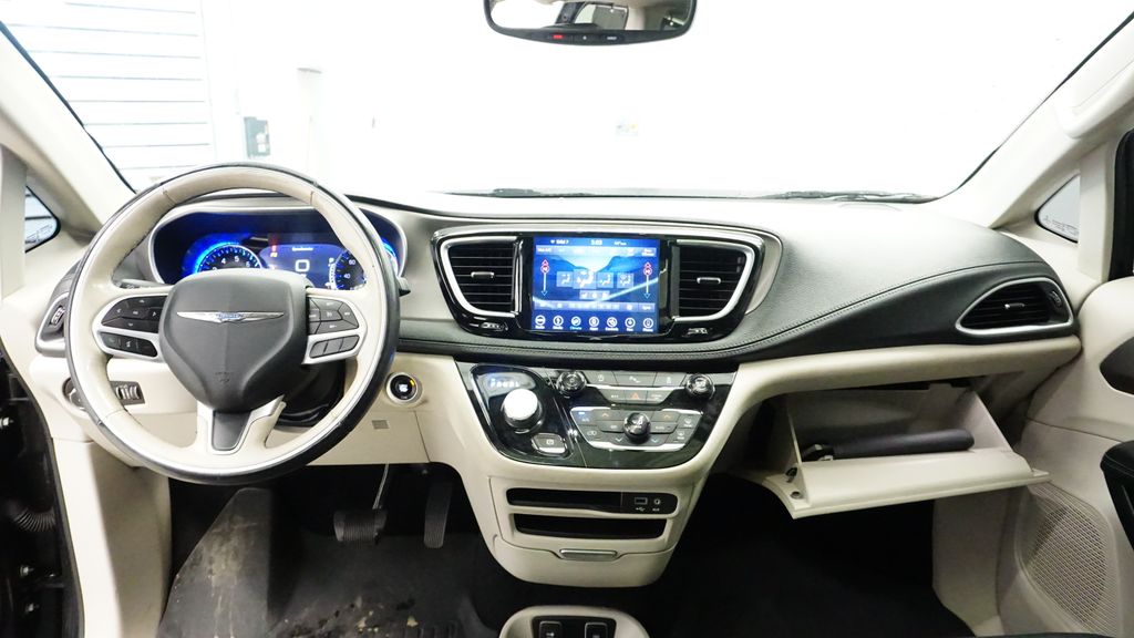 Thumbnail: 2018 Chrysler Pacifica - 19