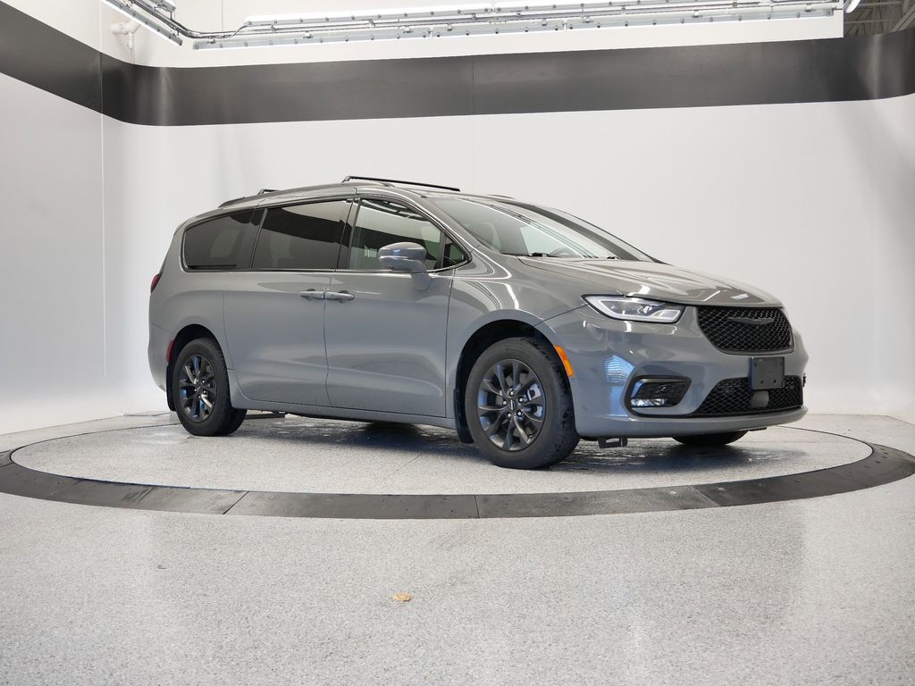 Thumbnail: 2021 Chrysler Pacifica - 10