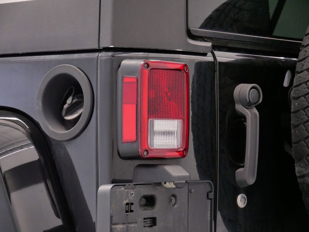 Thumbnail: 2016 Jeep Wrangler - 19