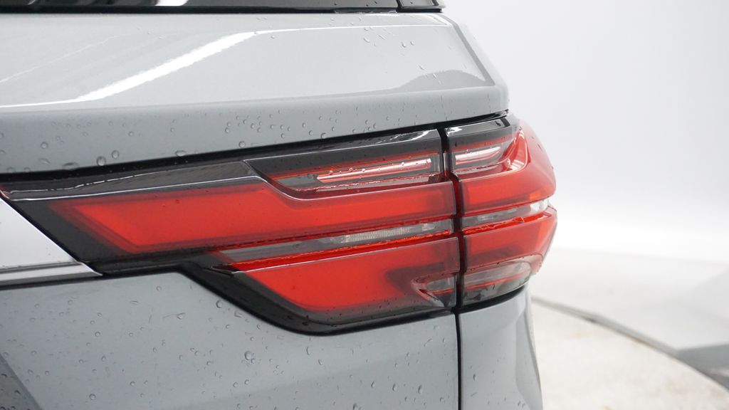 Thumbnail: 2023 Chevrolet Traverse - 14