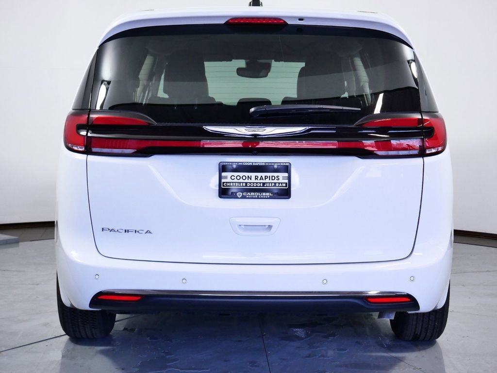 Thumbnail: 2024 Chrysler Pacifica - 11