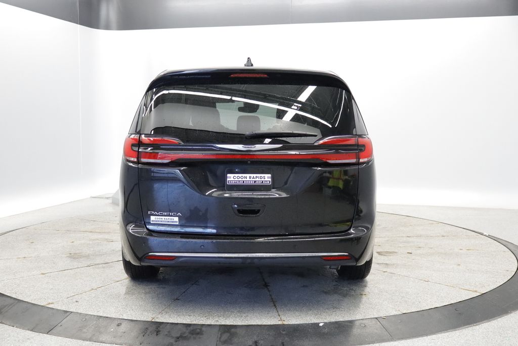 Thumbnail: 2023 Chrysler Pacifica - 4