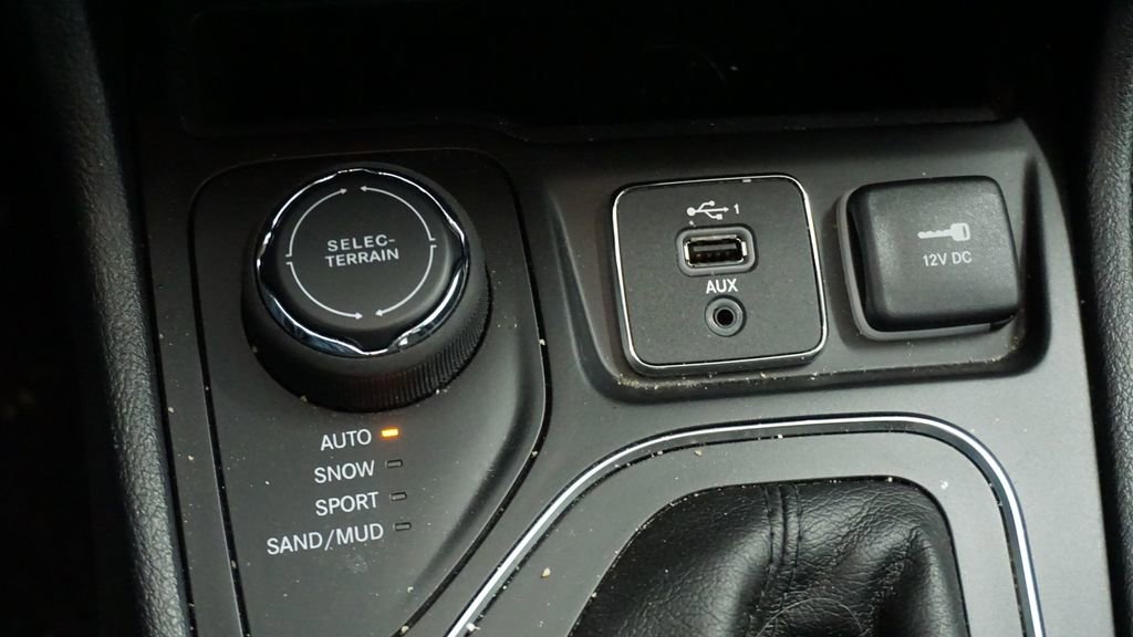 Thumbnail: 2019 Jeep Cherokee - 31