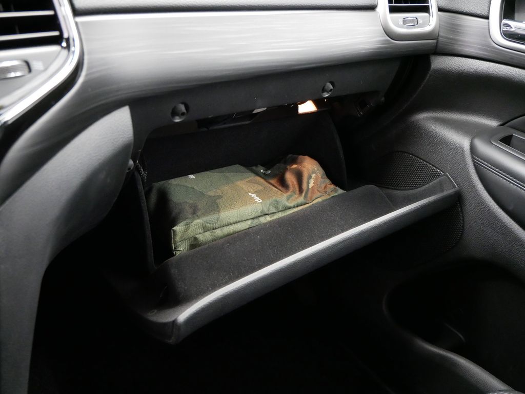 Thumbnail: 2022 Jeep Grand Cherokee - 40