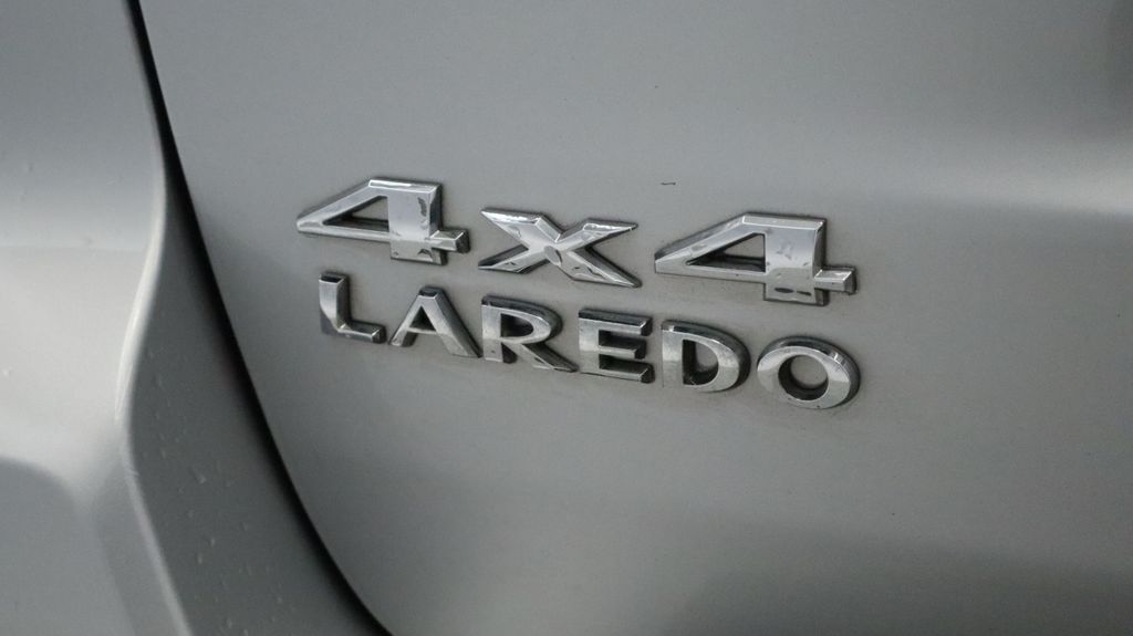 Thumbnail: 2012 Jeep Grand Cherokee - 15