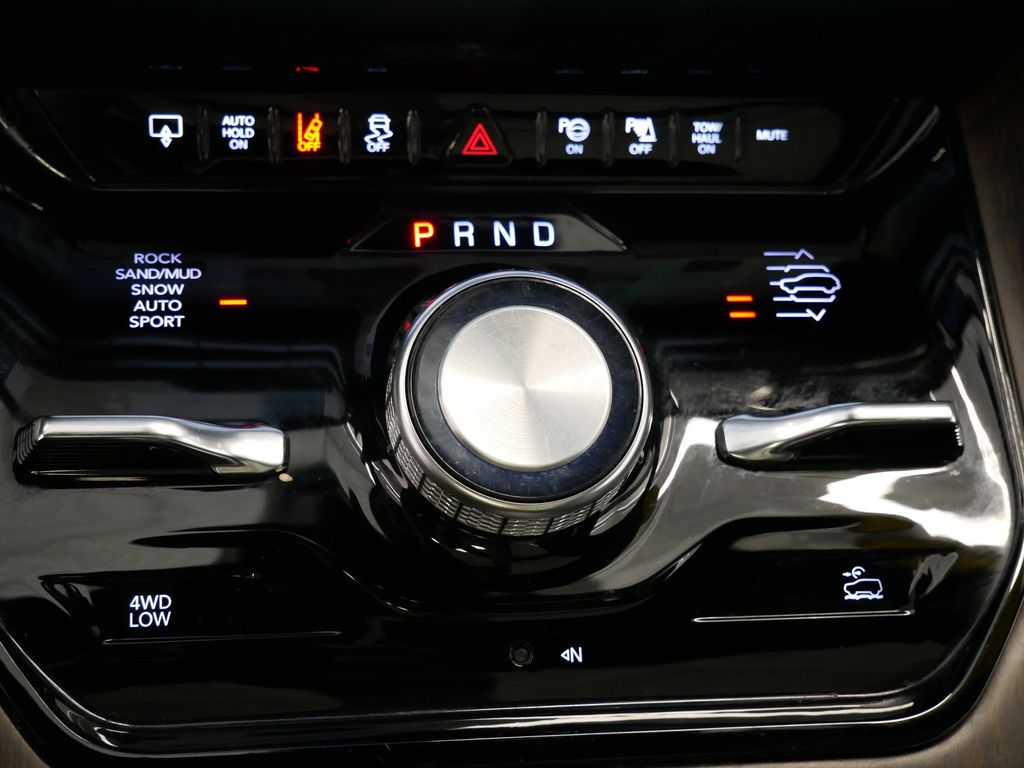 Thumbnail: 2023 Jeep Grand Wagoneer - 41