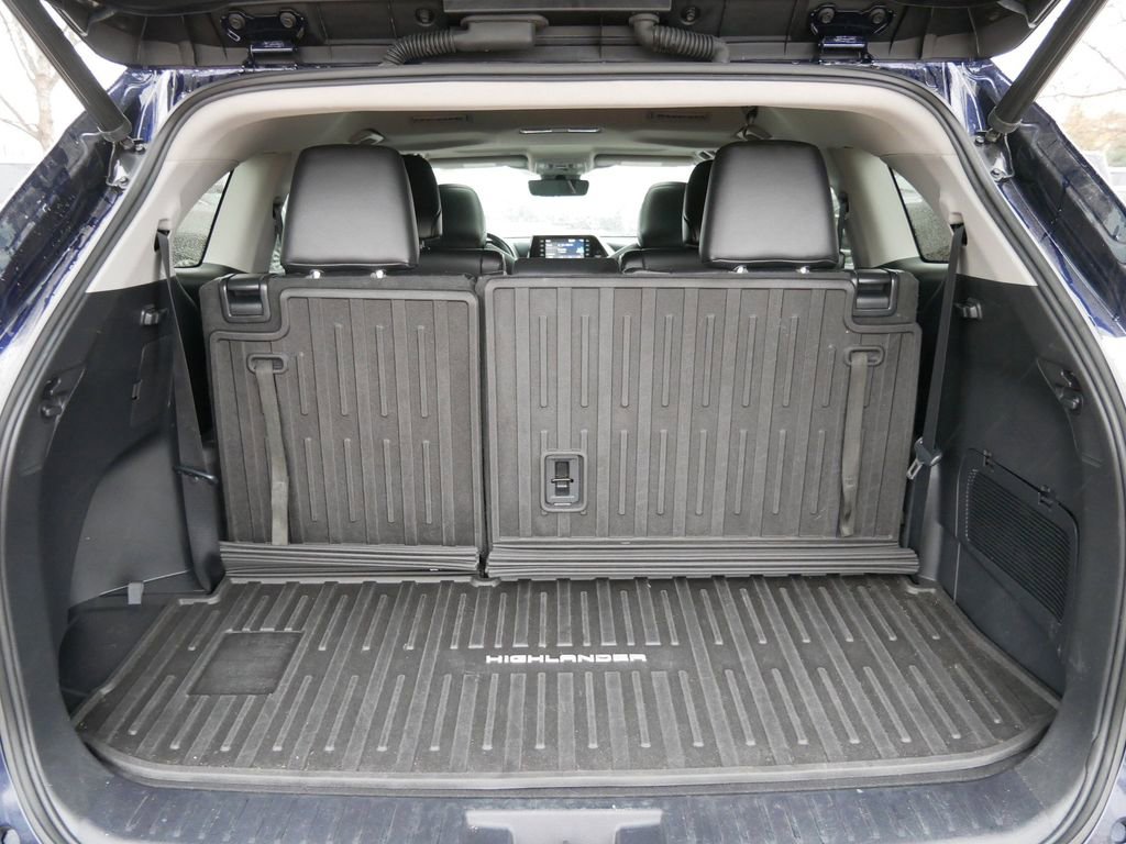 Thumbnail: 2021 Toyota Highlander - 29