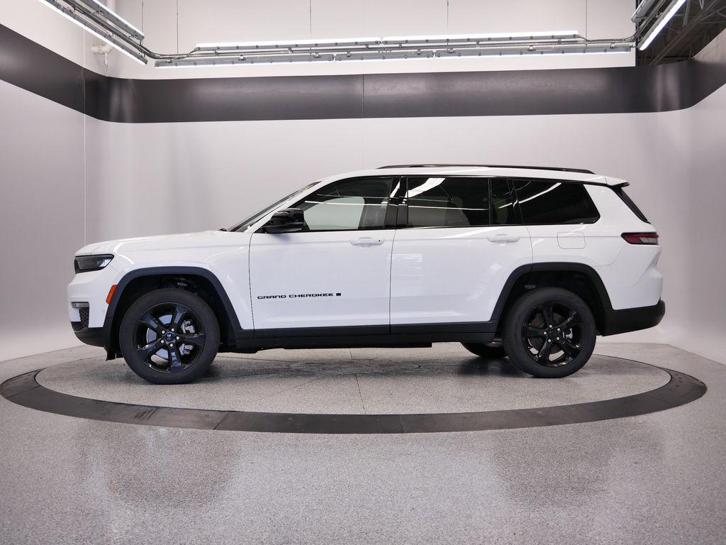 Thumbnail: 2022 Jeep Grand Cherokee L - 2