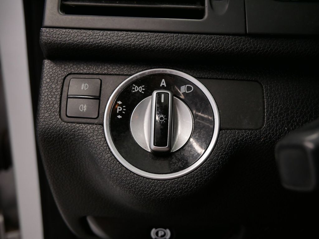 Thumbnail: 2011 Mercedes-Benz C-Class - 21