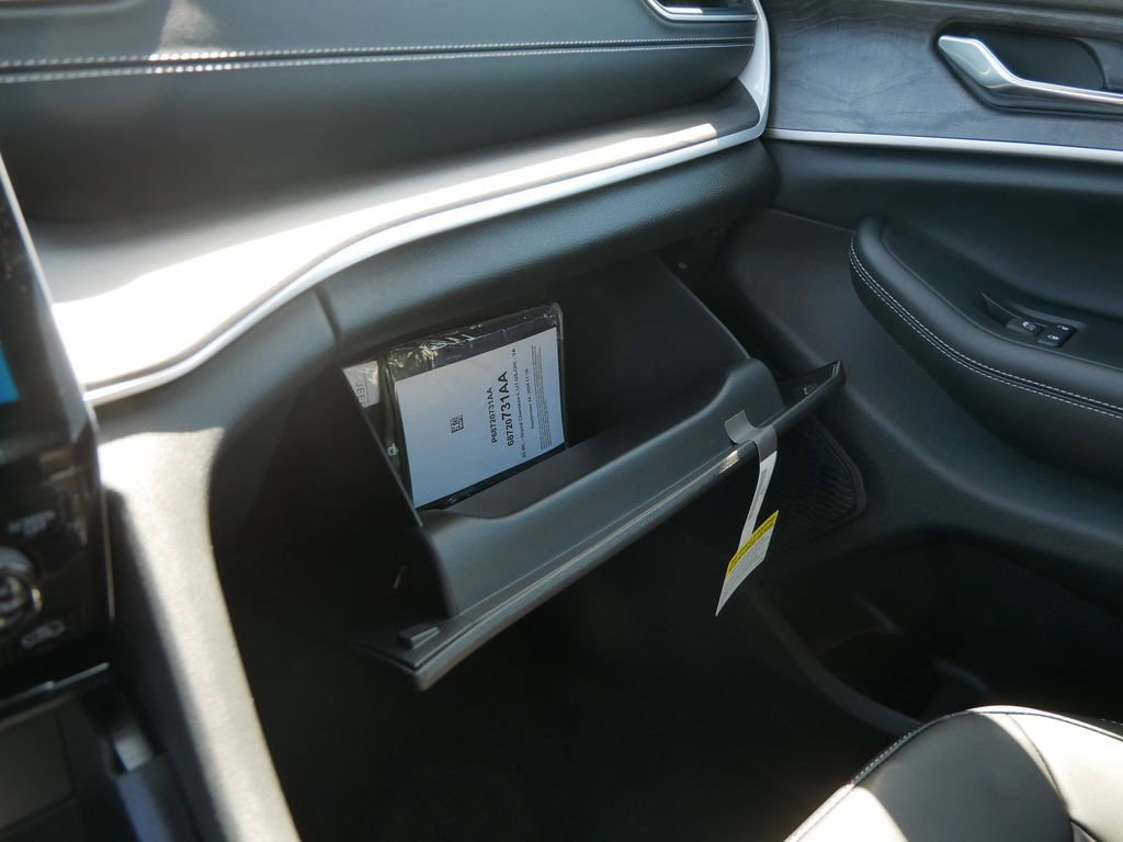 Thumbnail: 2025 Jeep Grand Cherokee L - 51