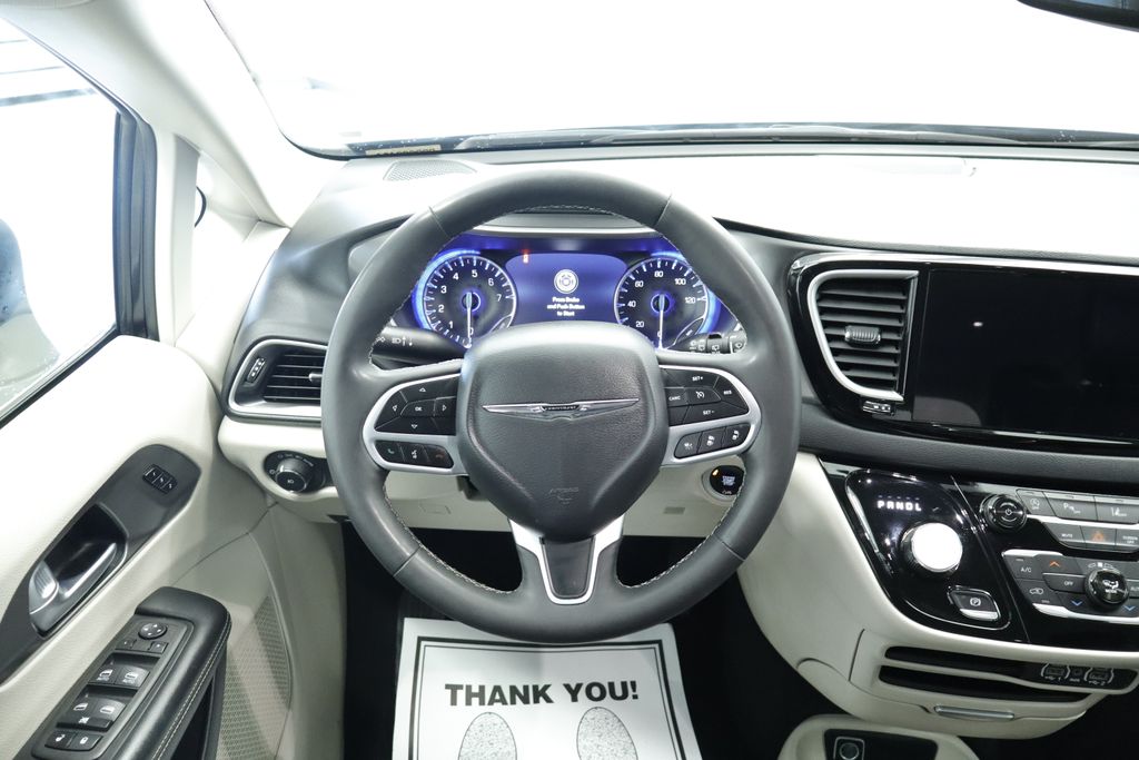 Thumbnail: 2023 Chrysler Pacifica - 25