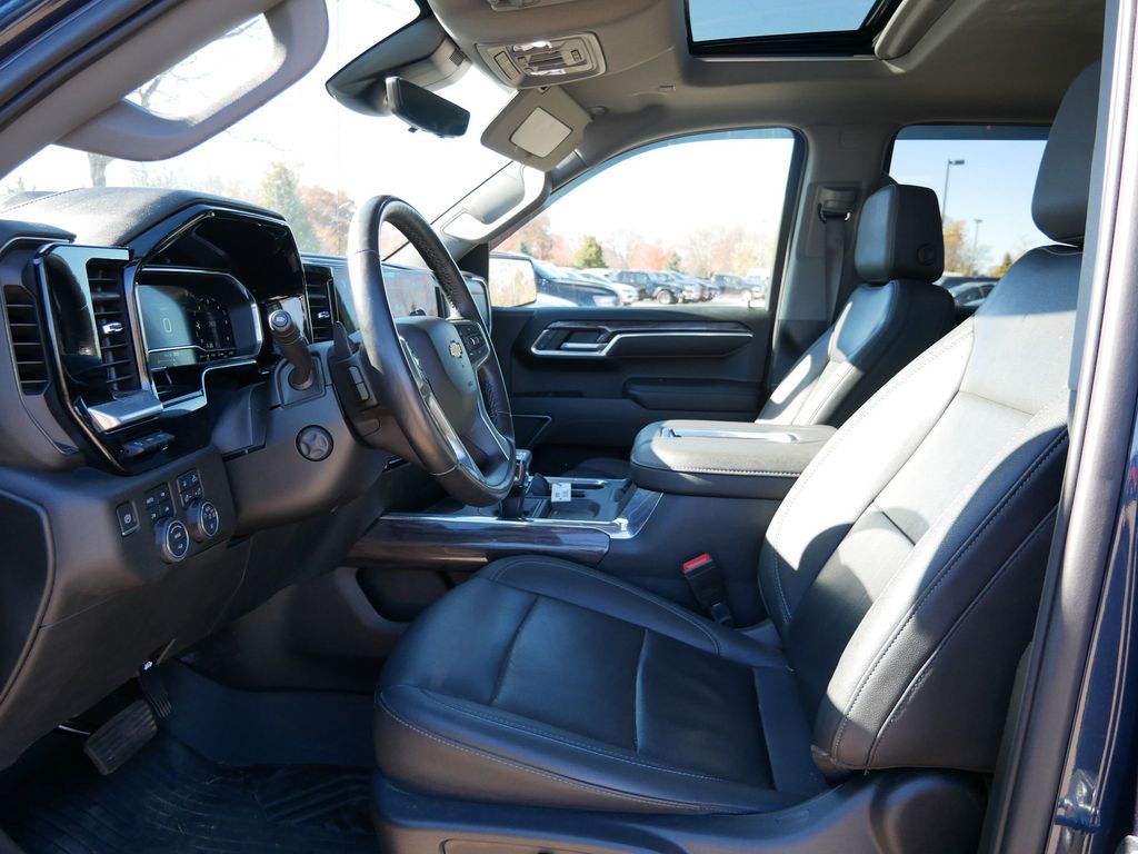 Thumbnail: 2022 Chevrolet Silverado 1500 - 26