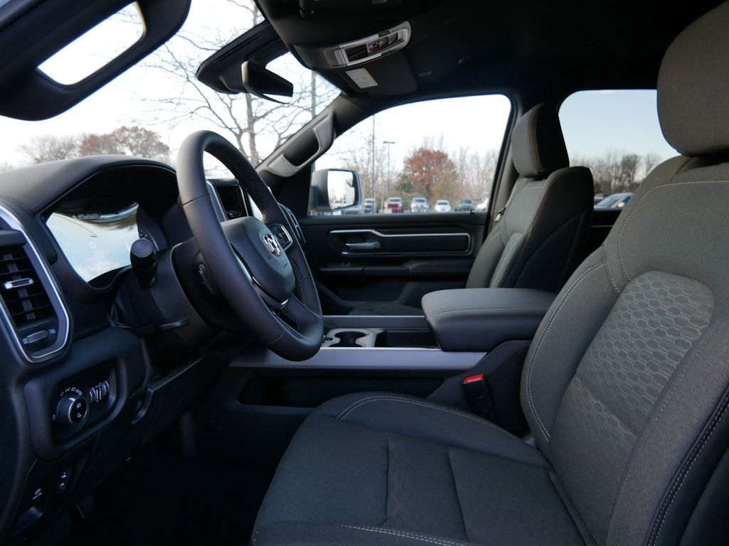 Thumbnail: 2026 RAM 1500 - 32