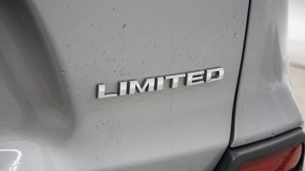 Thumbnail: 2019 Jeep Cherokee - 18