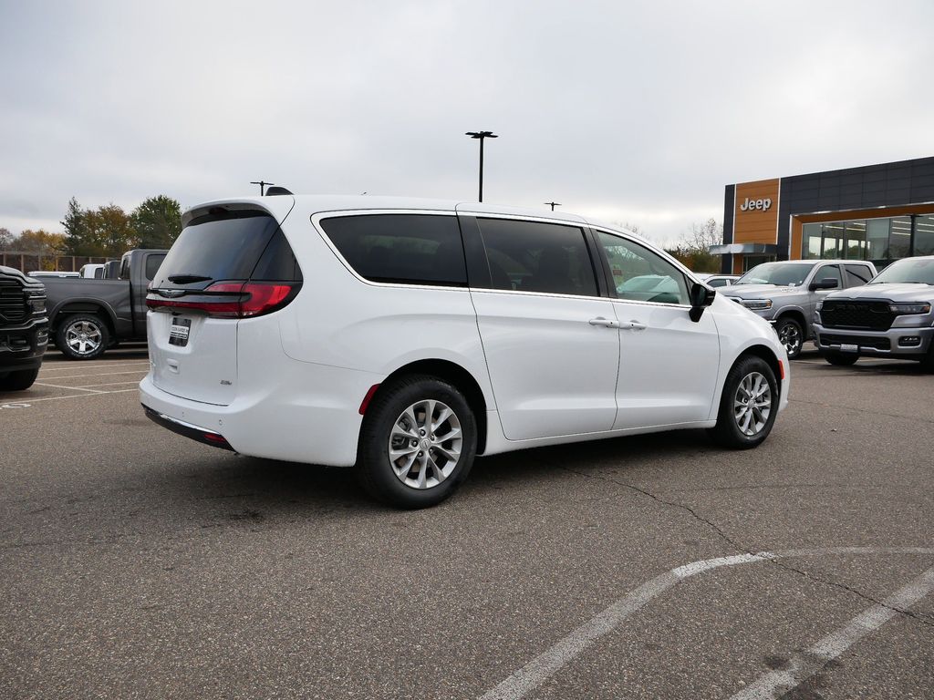 Thumbnail: 2026 Chrysler Pacifica - 46