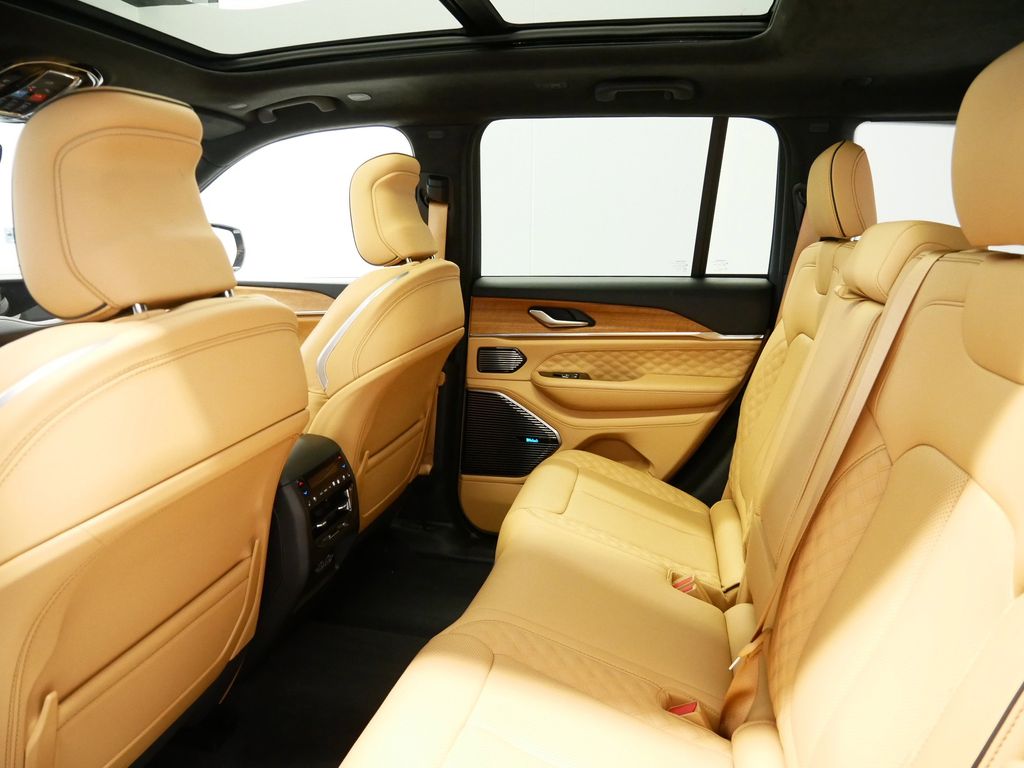 Thumbnail: 2023 Jeep Grand Cherokee - 31