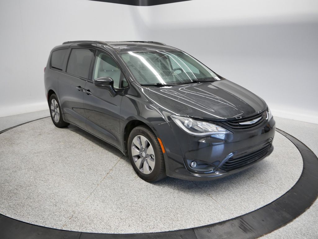 Thumbnail: 2018 Chrysler Pacifica - 15
