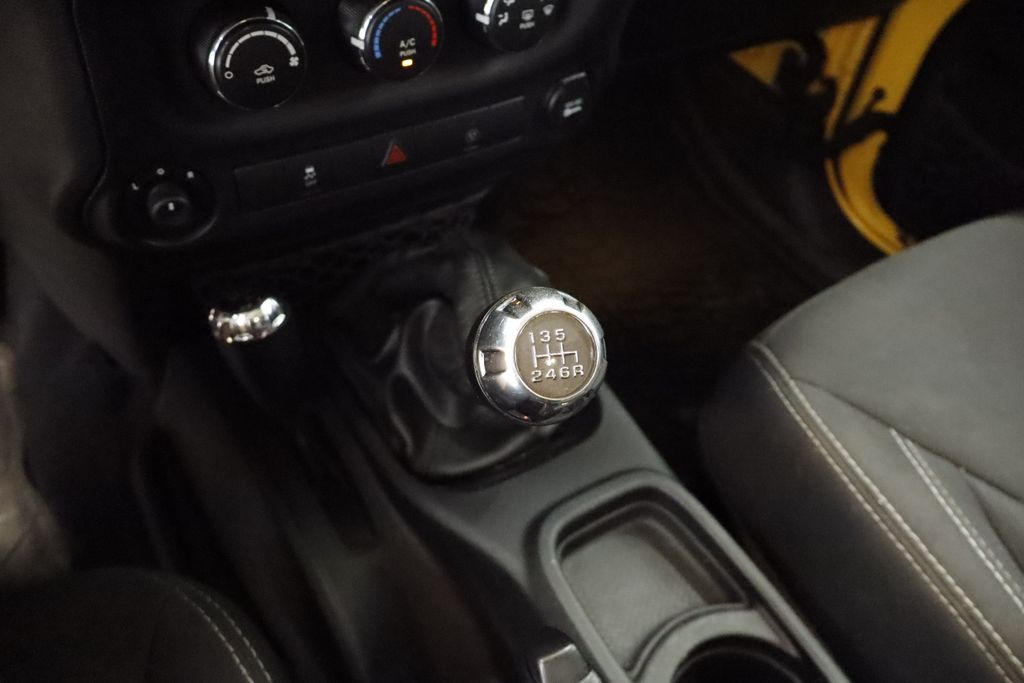 Thumbnail: 2015 Jeep Wrangler - 27