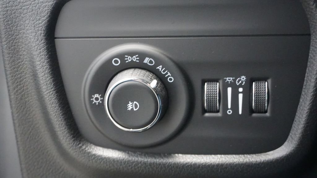 Thumbnail: 2022 Jeep Grand Cherokee - 30