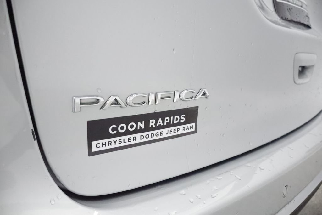 Thumbnail: 2023 Chrysler Pacifica - 18