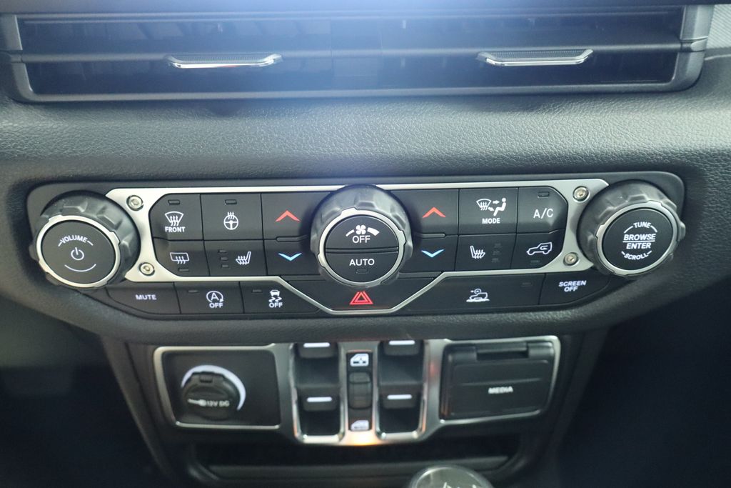 Thumbnail: 2026 Jeep Wrangler - 41