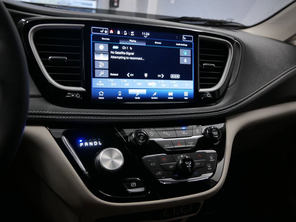 Thumbnail: 2022 Chrysler Pacifica - 29