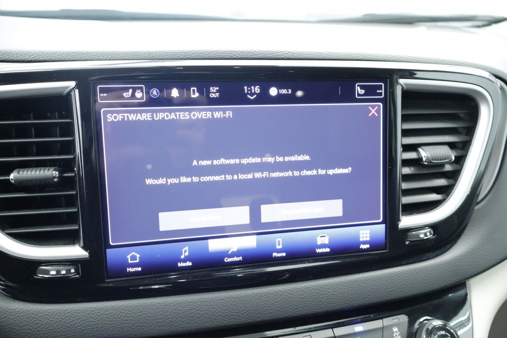Thumbnail: 2023 Chrysler Pacifica - 32